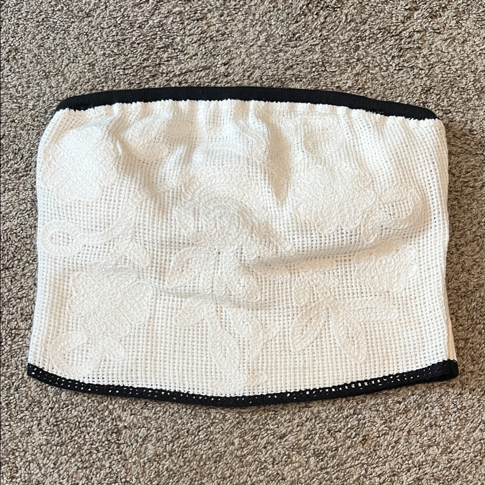 Abercrombie & Fitch White and Black Crop Top